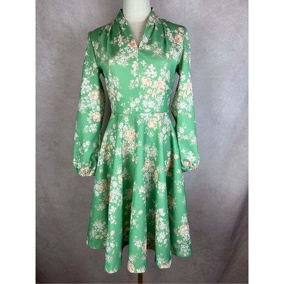 Vintage 1970s Mod Green Floral Dress - Picture 1 of 7